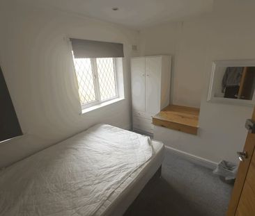 Room in a Shared House, Hayfield Yard, E1 - Photo 4