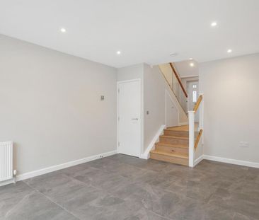 A stylish one bedroom mews house located in the heart of Tooting. - Photo 1