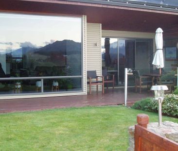 Three bedroom, elevated home, awesome views - Photo 4