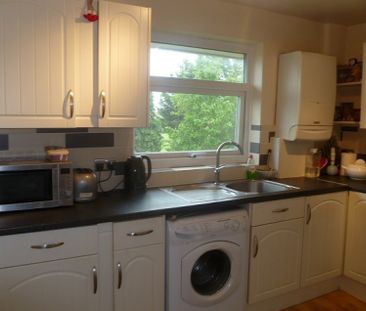 Staines Road, Feltham, Middlesex,TW14 - Photo 2