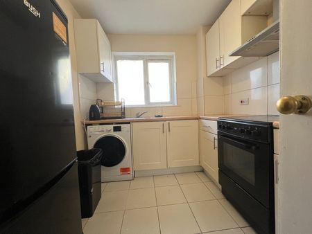 2 Bed Flat, St. Matthew's Road, SW2 - Photo 4