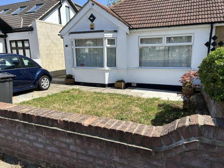 2 bedroom semi-detached bungalow to rent - Photo 4