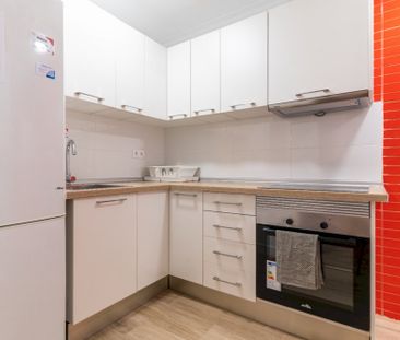 Exterior room on Calle Paseo de Moreras - Photo 3