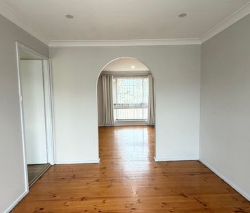 Comfort, Space & Convenience - Perfect Family Home in St Johns Park! - Photo 6
