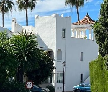 3 bedroom luxury Townhouse for rent in Estepona, Spain - Photo 5