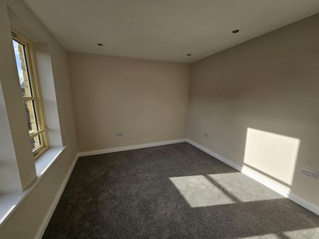 5 bedroom detached house to rent - Photo 2