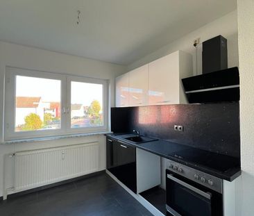 WOHNEN WIE NEU - Sanierte 3-Raumwohnung mit moderner EBK & Bad - Photo 2