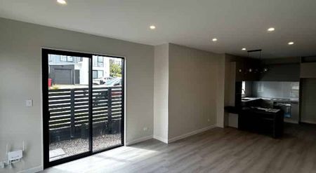 3 Bedroom Townhouse in Central Silverdale - Photo 5