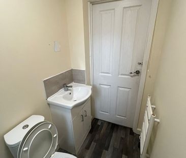 Room in a Shared House, Kelso Gardens, LS2 - Photo 1