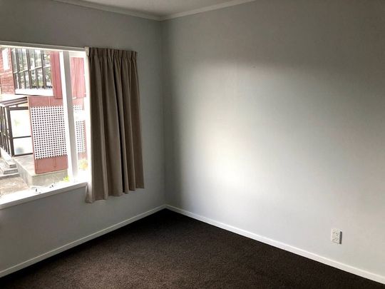 Warm and sunny 2 double bedroom flat - Photo 1