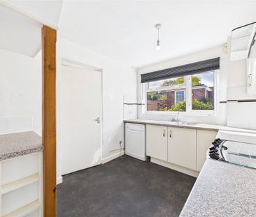 3 bedroom semi-detached house to rent - Photo 5