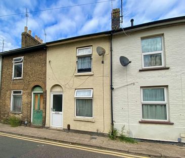 Terraced House to rent on - Photo 1