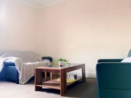 3 Bed 1 Bath - Photo 2