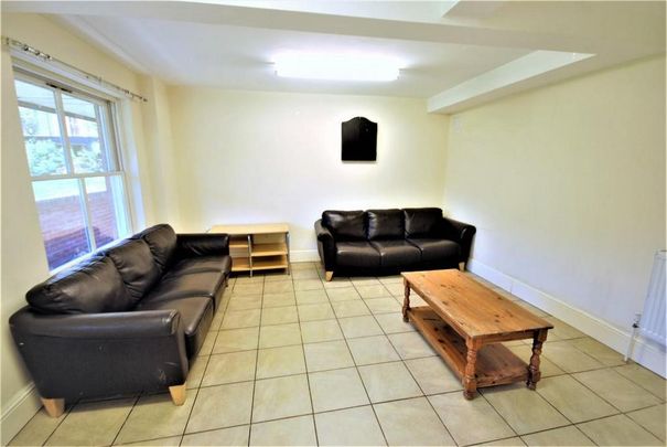 10 bedroom house to rent - Photo 1