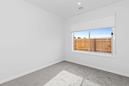 Modern Family Home in Beveridge - Photo 4