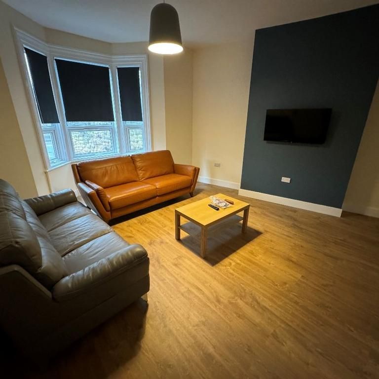 6 bedroom house to rent - Photo 1