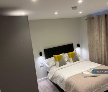 1 bedroom in a house share to rent - Photo 2