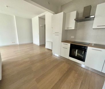 Quartier REPUBLIQUE - 53 RUE H Kahn Villeurbanne - Lumineux T3 de 5... - Photo 5