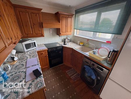 1 bedroom in a house share to rent - Photo 4