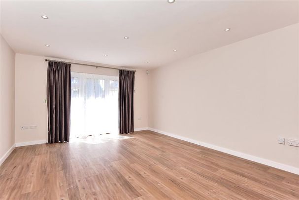 2 bedroom end of terrace house to rent - Photo 1