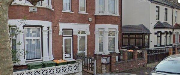 4 Bed Terraced House, Shelley Avenue, E12 - Photo 1