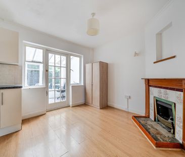 Westdean Avenue, London, SE12 - Photo 2