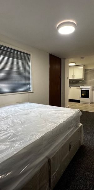 Studio Flat, Bevois Valley Road, SO14 - Photo 1