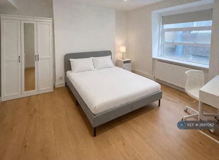 4 bedroom flat to rent - Photo 5