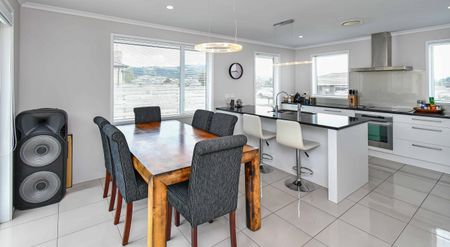 Executive living in Pokeno! - Photo 5