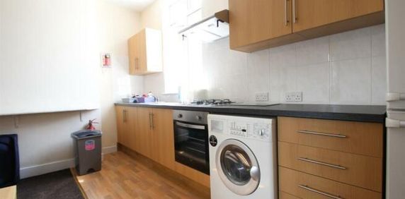3 bedroom flat to rent - Photo 2