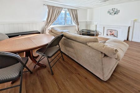 Warburton Road, SO19 - Photo 4