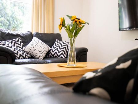 5 bedroom house to rent - Photo 2