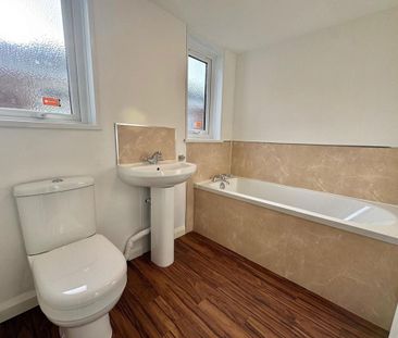 3 bedroom flat to rent - Photo 6