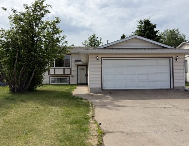 700-019 - FARAH RESIDENCE - 10611 114th Avenue - 1 - Photo 1