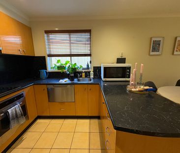 Low Maintenance Town House - Photo 4