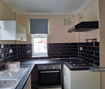 2 bedroom end of terrace house to rent - Photo 3