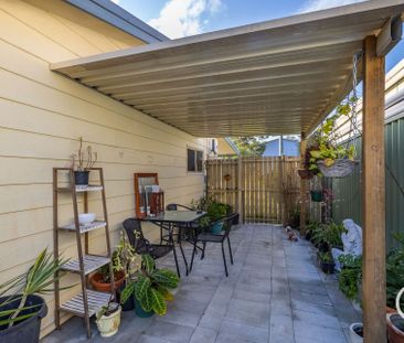 Family Home in the Heart of Eagleby&excl; - Photo 2