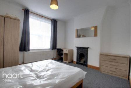 3 bedroom end of terrace house to rent - Photo 4