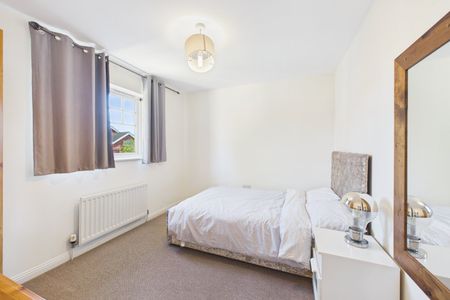 3 bedroom House in Egret Gardens, Aldershot - Photo 5