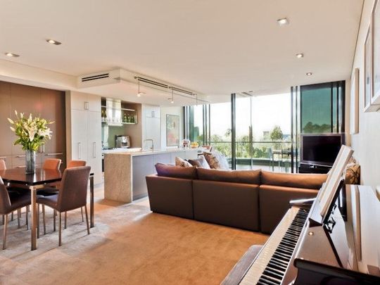 Beautifully Renovated Garden Tower Apartment At The Melburnian - Superb Botanic Garden Views - Photo 1