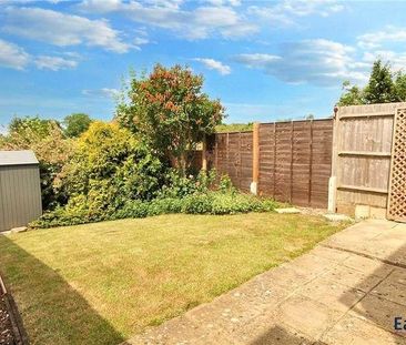 Morston Close, Tadworth, Surrey, KT20 - Photo 2