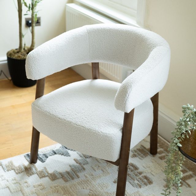 2 Bed Flat, St. Philip Street, SW8 - Photo 1