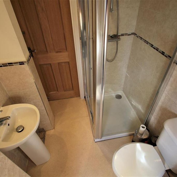 1 bedroom in a house share to rent - Photo 1