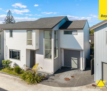 Modern Fully Furnished Family Home in Te Atatu South - Photo 6