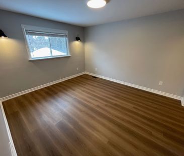 For Lease - 7 Burbank Pl (Main) Place, Barrie, Ontario - Photo 3