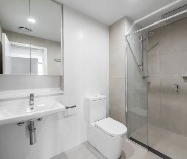 Two-Bedroom Apartment with Stunning Views - Photo 3