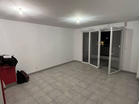 Appartement 3 pièces 55m2 MARSEILLE 11EME 855 euros - Photo 5