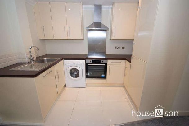 Queens Park Avenue, BH8 - Photo 1