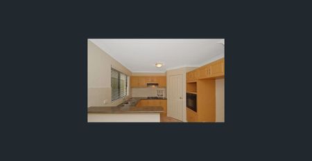 Low maintenance 3 Bedrooms house in the best location - Photo 4