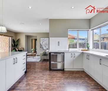 Spacious family home in the heart of Huntington. - Photo 5